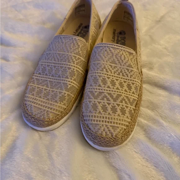 Bob’s Cream Slip-On Women Shoes - Picture 5 of 11